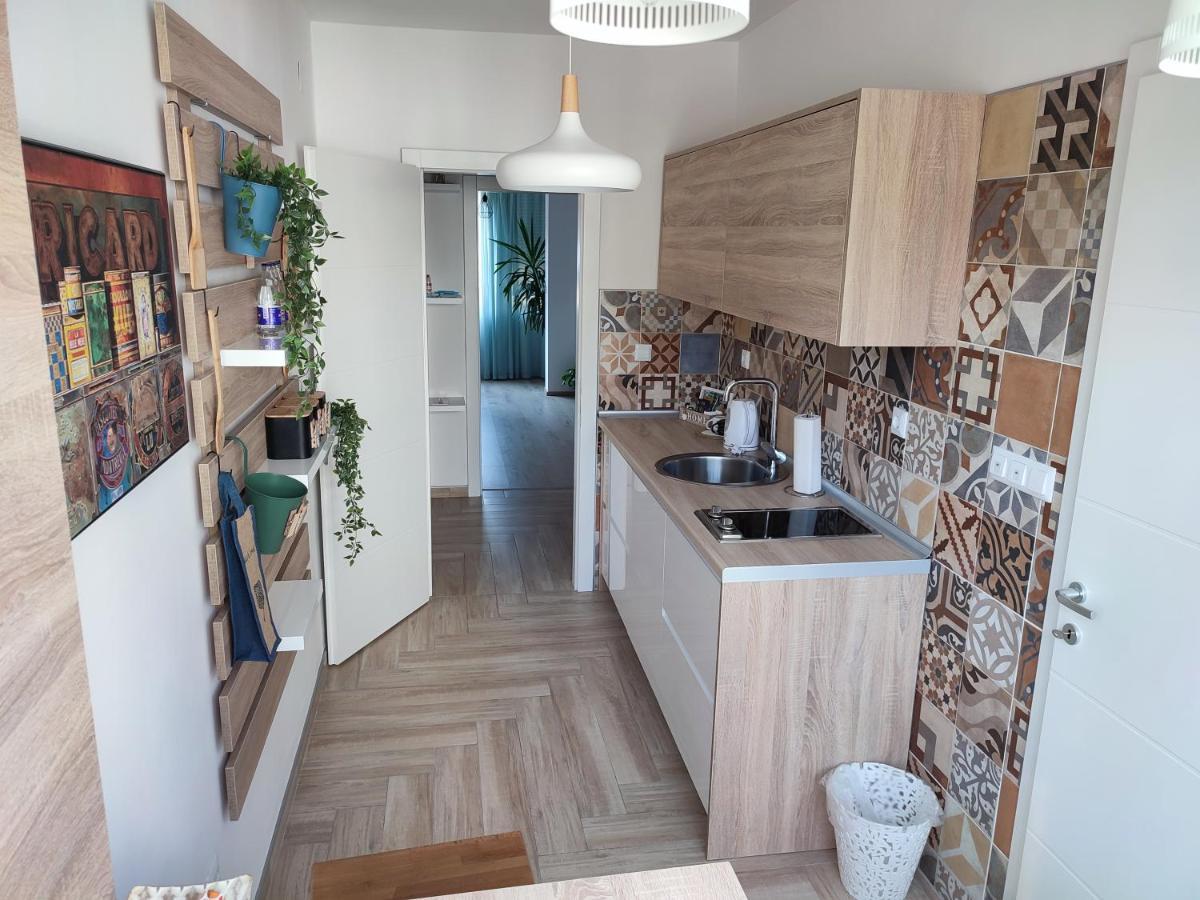Apartman Lena Lägenhet Tuzla Exteriör bild