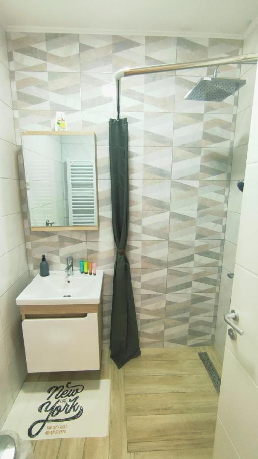 Apartman Lena Lägenhet Tuzla Exteriör bild